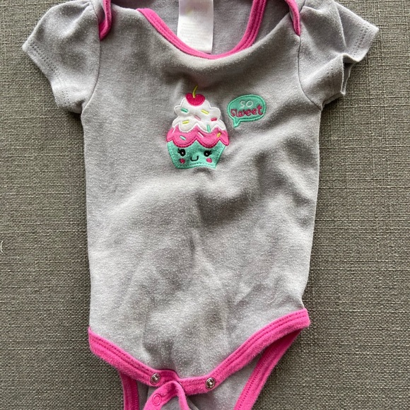 Baby girl clothing LOT: 8 outfits - Picture 4 of 8